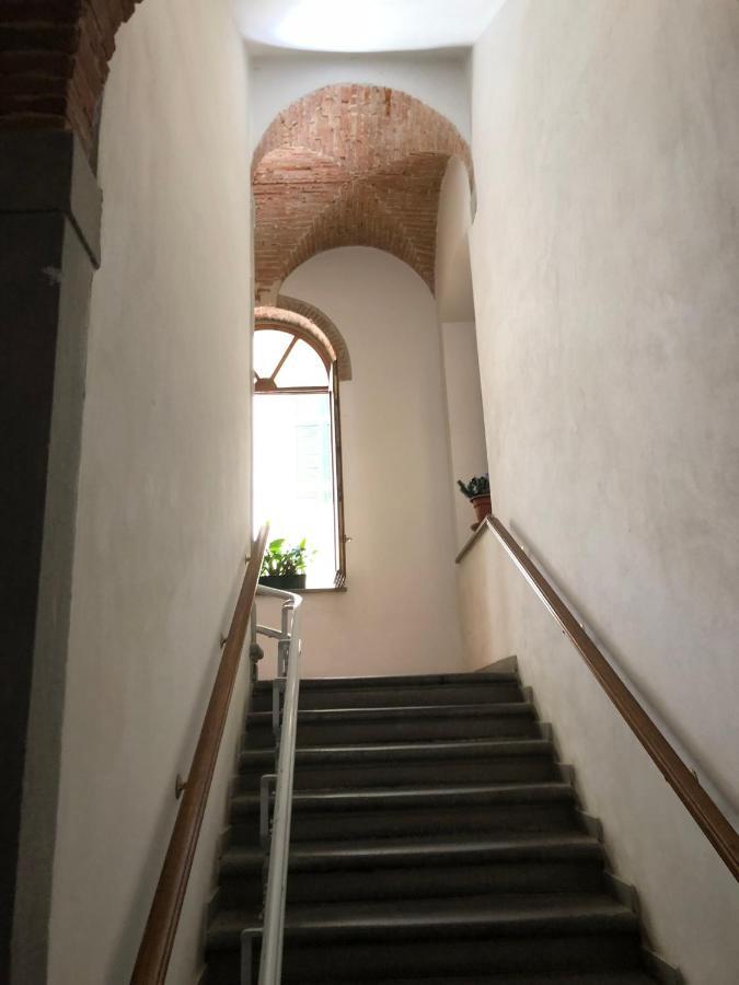 Renovated Apartment With 3 Bedrooms In An Historic Palazzo Between Port And Old Town Ліворно Екстер'єр фото