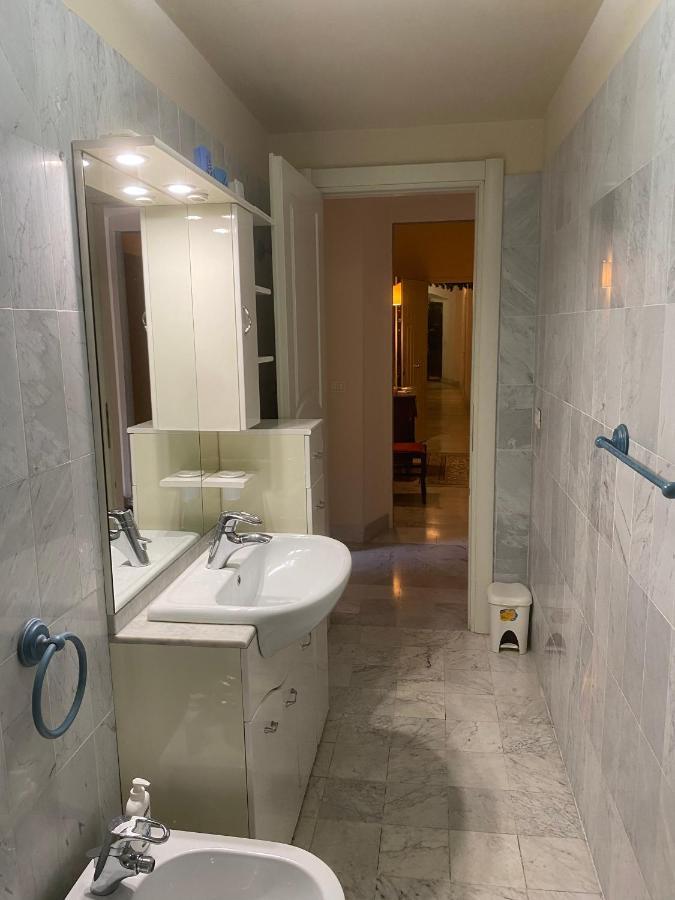 Renovated Apartment With 3 Bedrooms In An Historic Palazzo Between Port And Old Town Ліворно Екстер'єр фото