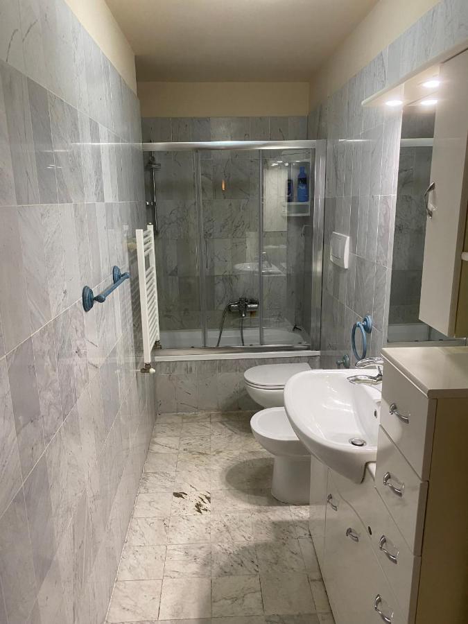 Renovated Apartment With 3 Bedrooms In An Historic Palazzo Between Port And Old Town Ліворно Екстер'єр фото