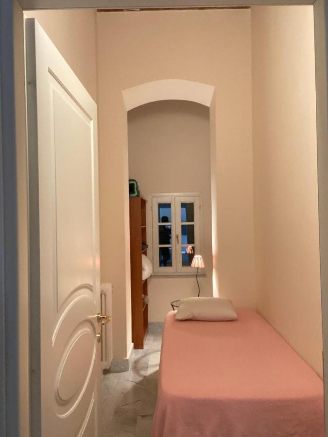 Renovated Apartment With 3 Bedrooms In An Historic Palazzo Between Port And Old Town Ліворно Екстер'єр фото